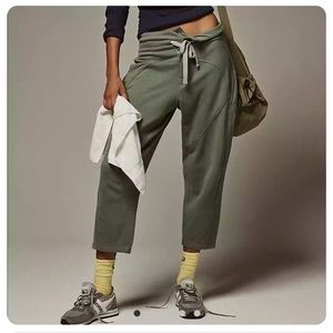 Free People Movement Summit Scout Raisin Cropped Workout Pants green . size XS